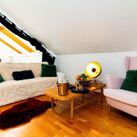 Golden River Apartment Прага Экстерьер фото